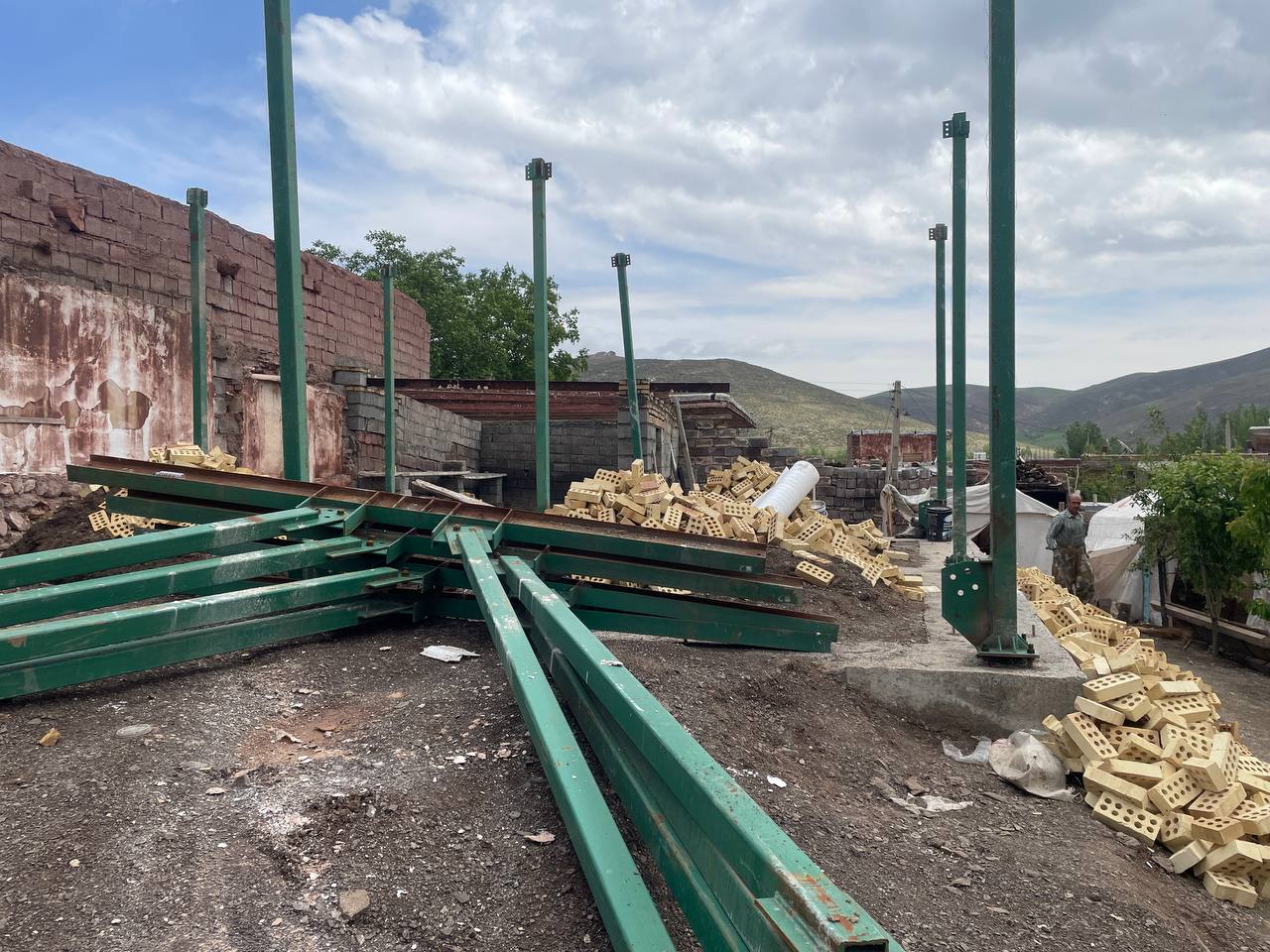 مدیریت انقلابی و بازسازی جهادی مناطق زلزله زده روستای قریس