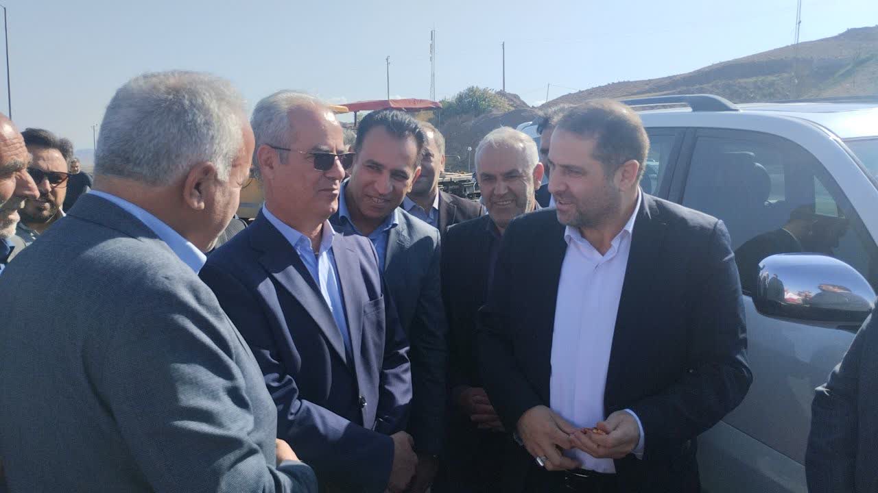 کلنگزنی 5 زمین چمن مصنوعی و بررسی پروژههای نیمهتمام ورزشی در خوی