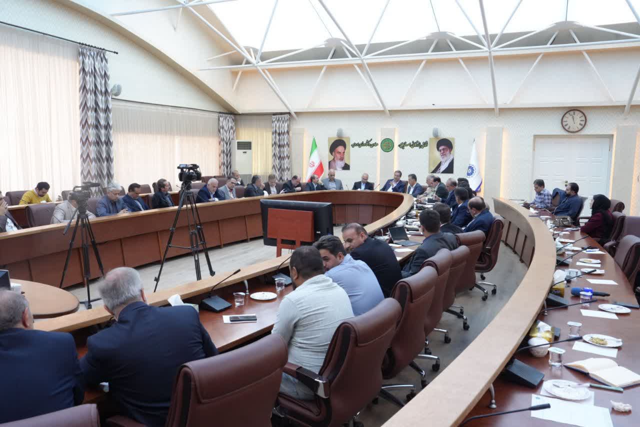 حضور "غلامحسین آزاد" فرماندار ویژه شهرستان خوی در جلسه بررسی مشکلات پیلهوران و کولبران آذربایجانغربی به ریاست استاندار آذربایجانغربی