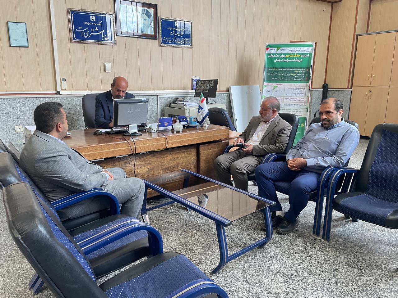بازدید میدانی فرماندار از چند بانک در خوی