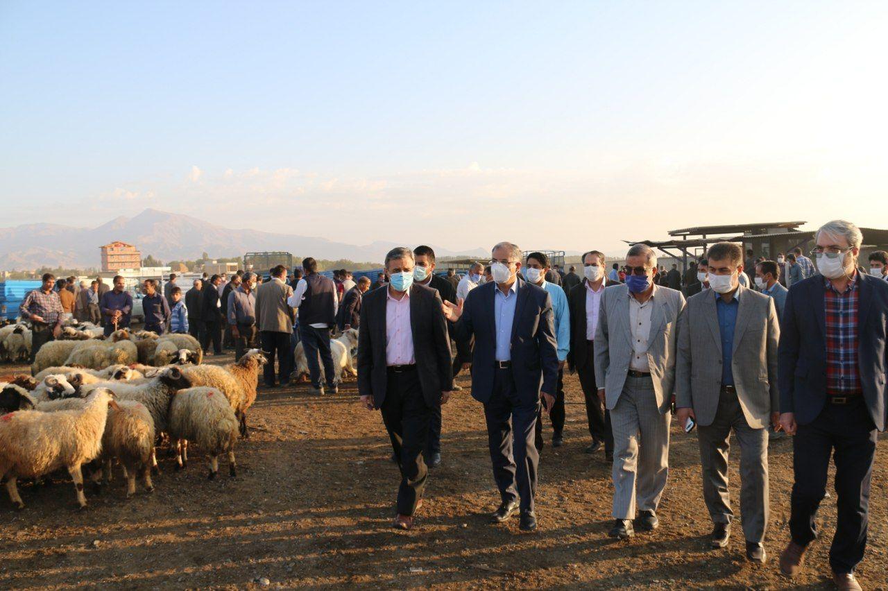 فرماندار شهرستان خوی در جریان بازدید از میدان دواب: میزان رعایت شیوه نامه های بهداشتی در میدان دواب متاسفانه 50 درصد میباشد/ درصورت تدوام این وضعیت پیشنهاد تعطیلی میدان دواب به ستاد پیشگیری از کرونا ا