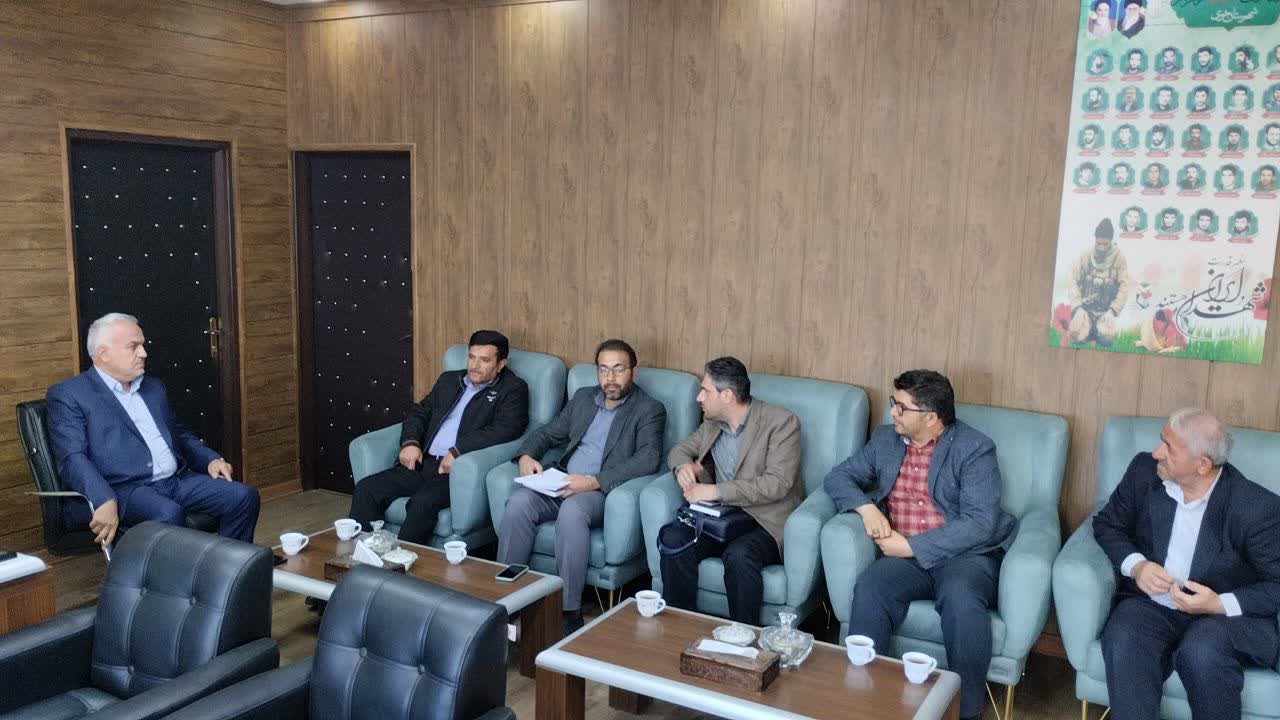 بررسی مشکلات راههای روستایی خوی با حضور فرماندار ویژه خوی