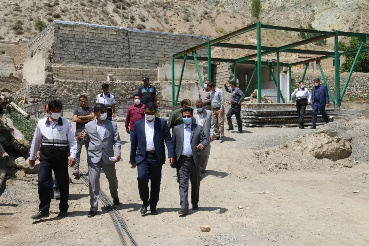 بازدید رحمانی معاون هماهنگی امور عمرانی استاندار و تیموری سرپرست فرمانداری شهرستان خوی از روند بازسازی زلزله زده بخش قطور