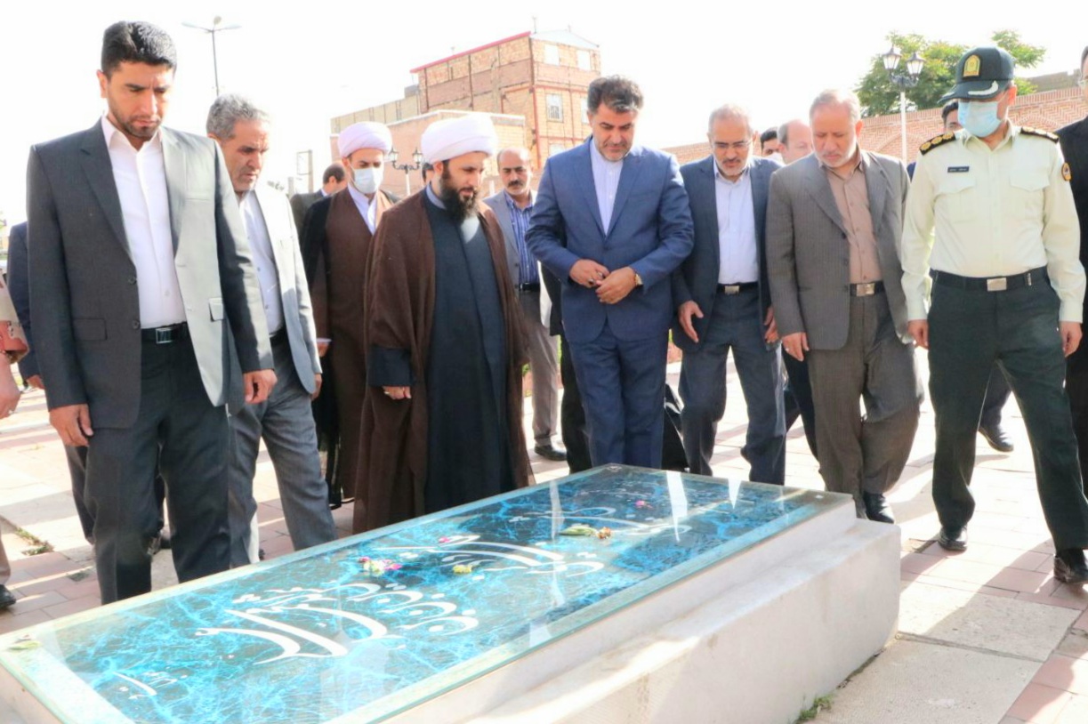 معاون پارلمانی رئیس جمهور از مقبره شمس تبریزی بازدید کرد.