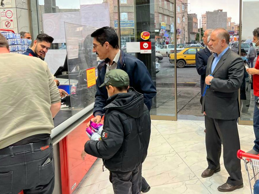 بازدید فرماندار ویژه شهرستان خوی از مراکز پخش و فروش مواد غذایی