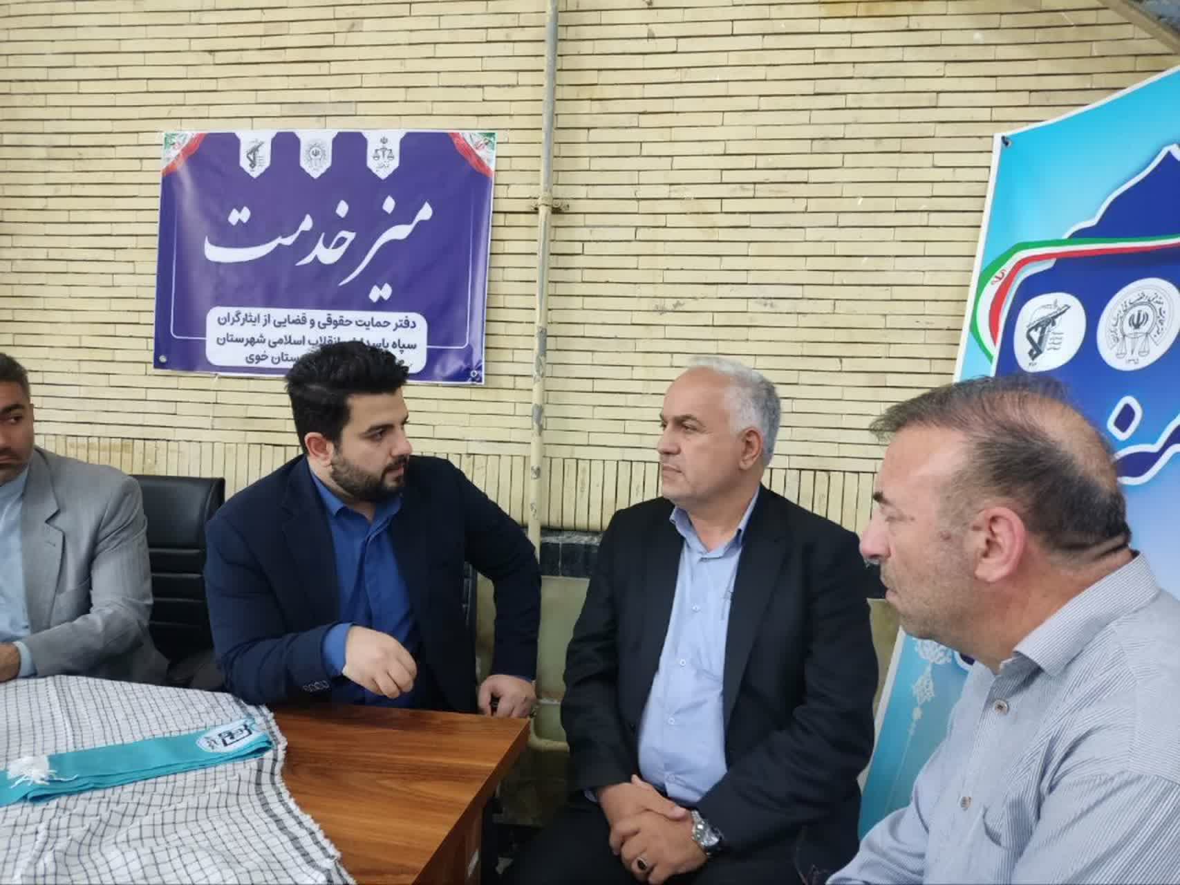 برپایی میز خدمت به مناسبت هفته شهدای خدمت