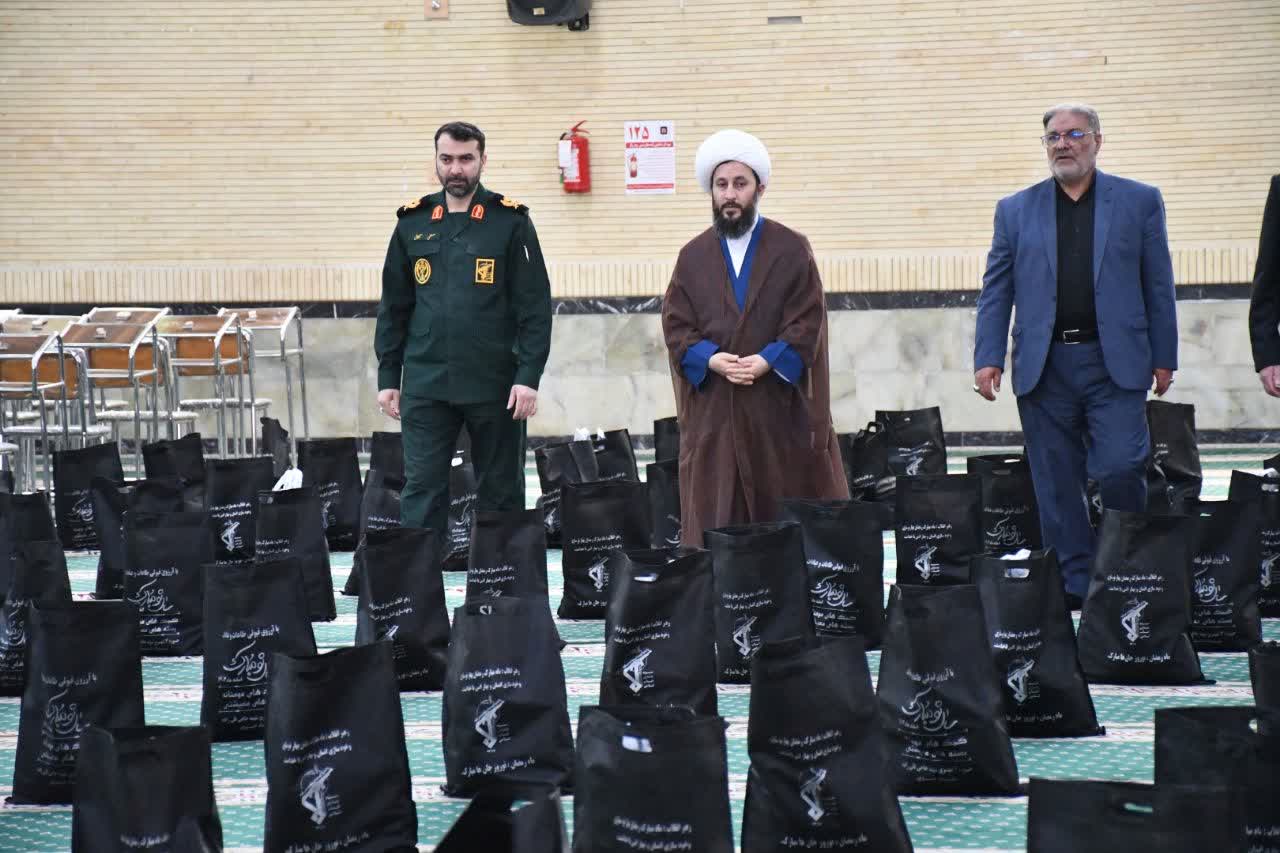 حضور فرماندار شهرستان خوی در مراسم اهدای 5000 کمک های مومنانه بسته های معیشتی بمناسبت عیدسعیدفطر