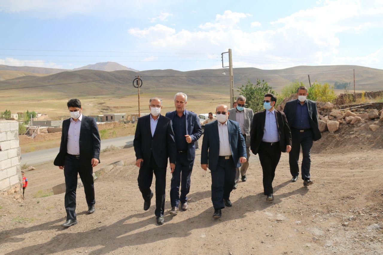 بازدید معاون سیاسی، امنیتی و اجتماعی استاندار آذربایجان غربی و فرماندار شهرستان خوی از روند بازسازی مناطق زلزله زده بخش قطور