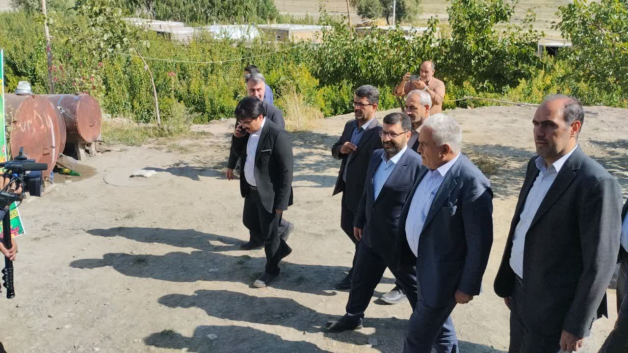 افتتاح همزمان 16 نیروگاه خورشیدی در روستاهای خوی