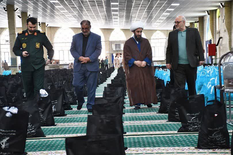 حضور فرماندار شهرستان خوی در مراسم اهدای 5000 کمک های مومنانه بسته های معیشتی بمناسبت عیدسعیدفطر
