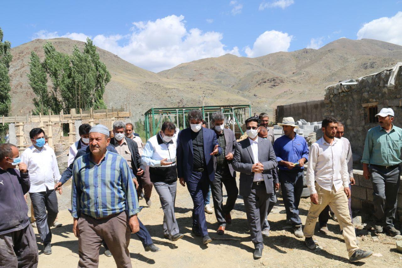 بازدید تیموری سرپرست فرمانداری، نجف زاده نماینده مردم در مجلس و بدلی مدیرکل بنیاد مسکن از کارگاه تامین مصالح ساختمانی و روند بازسازی واحدهای مسکونی تخریب شده روستاهای زلزله زده بخش قطور