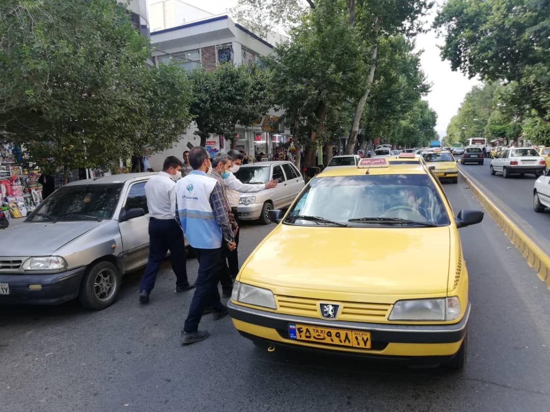 در راستای تصمیمات ستاد مبارزه با کرونای شهرستان خوی نظارت و بازرسی بر نحوه اجرای پروتکلهای بهداشتی در ناوگان حمل و نقل عمومی تشدید شد