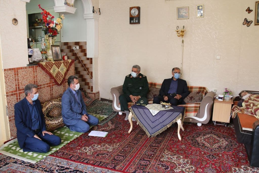 دیدار فرماندار ویژه شهرستان خوی با خانواده معظم شهدا بمناست سوم خرداد سالروز آزادسازی خرمشهر