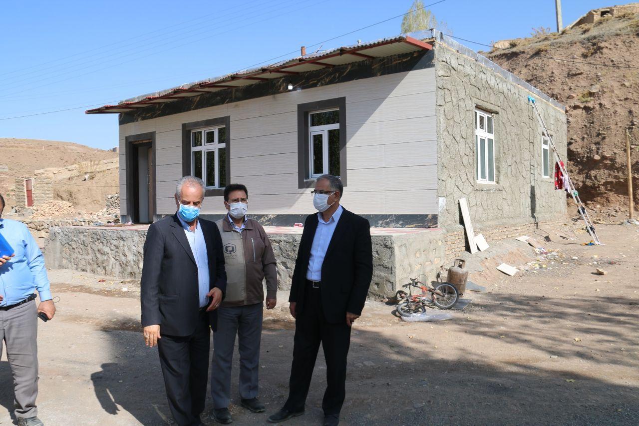 بازدید فرماندار شهرستان خوی و مدیرکل بنیاد مسکن استان آذربایجان غربی از مناطق زلزله زده بخش قطور