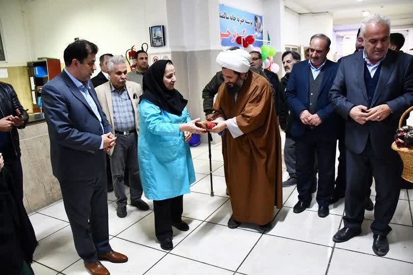 حضور امام جمعه و "غلامحسین آزاد" فرماندار ویژه شهرستان خوی در موسسه خیریه سالمندان مهر کوثر خوی