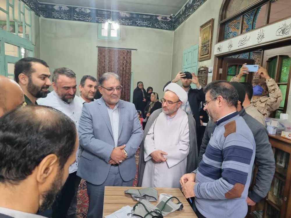 دیدار فرماندار خوی با گروه جهادی درمانی و داندانپزشکی استان تهران مستقر در روستای ممش خان
