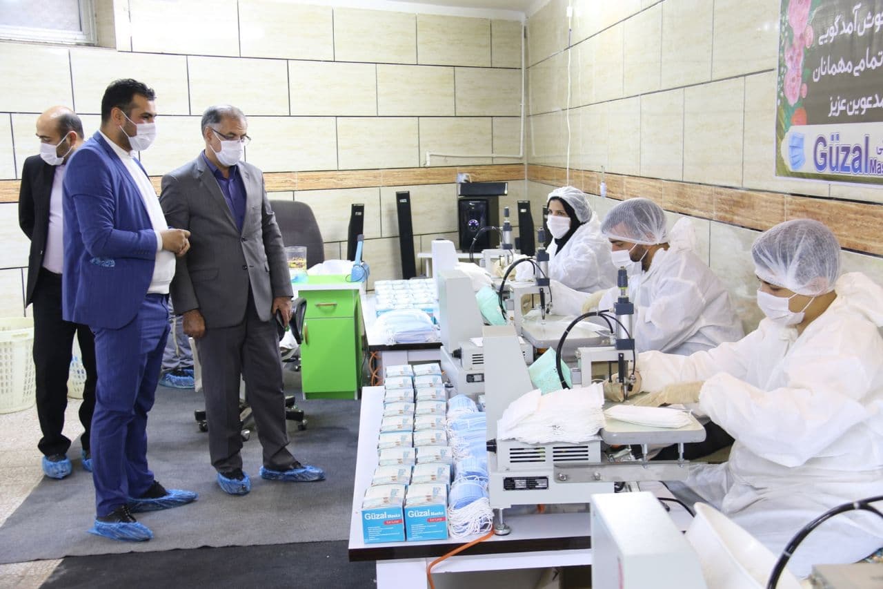 بازدید فرماندار شهرستان خوی از واحد تولید ماسک