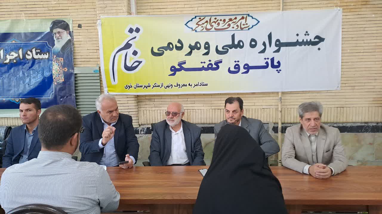 برگزاری میز خدمت با حضور فرماندار ویژه خوی در مصلی نماز جمعه