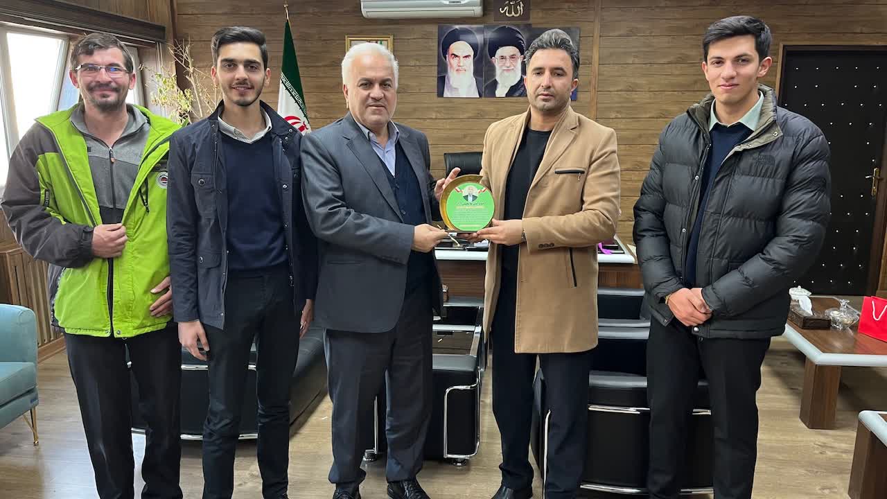 دیدار رئیس اداره ورزش و جوانان شهرستان خوی و تیم تیراندازی با کمان شمس خوی با فرماندار ویژه شهرستان خوی