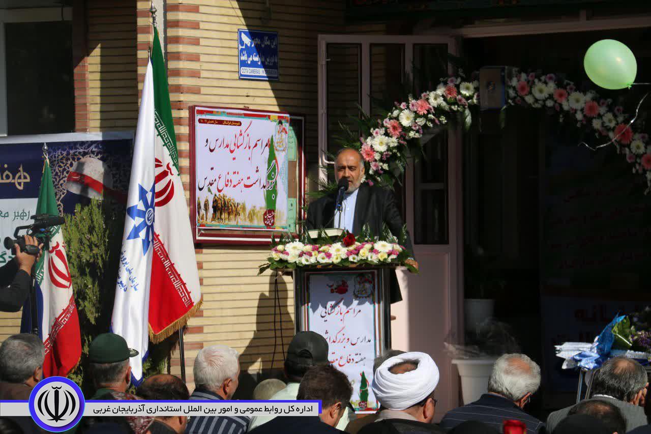 با حضور فرماندار شهرستان خوی در مدرسه فرزانگان: زنگ آغاز سال تحصیلی جدید در مدارس این شهرستان نواخته شد