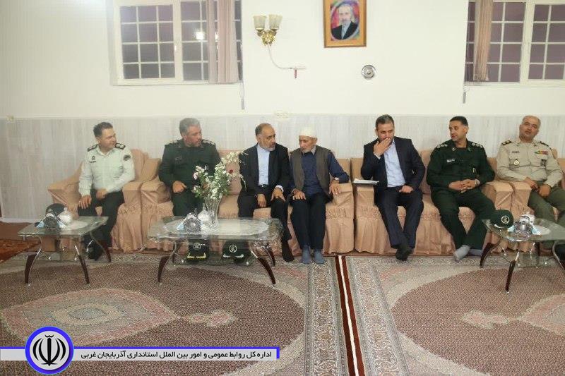 دیدار فرماندار شهرستان خوی با خانواده شهداء بمناسبت هفته دفاع مقدس