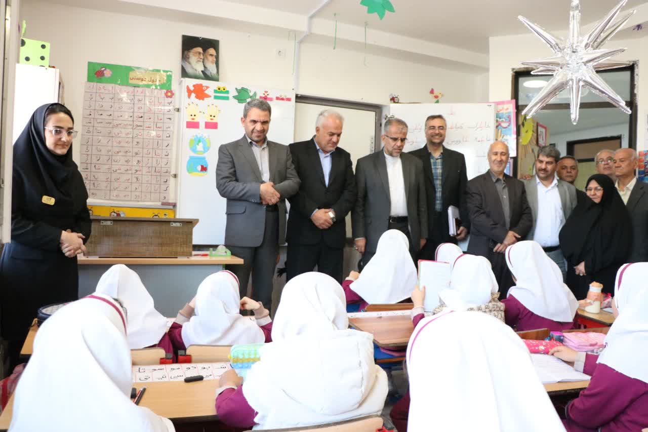 بازدید معاون وزیر آموزش و پرورش از آموزشگاه غیر دولتی شهید جعفری زاده