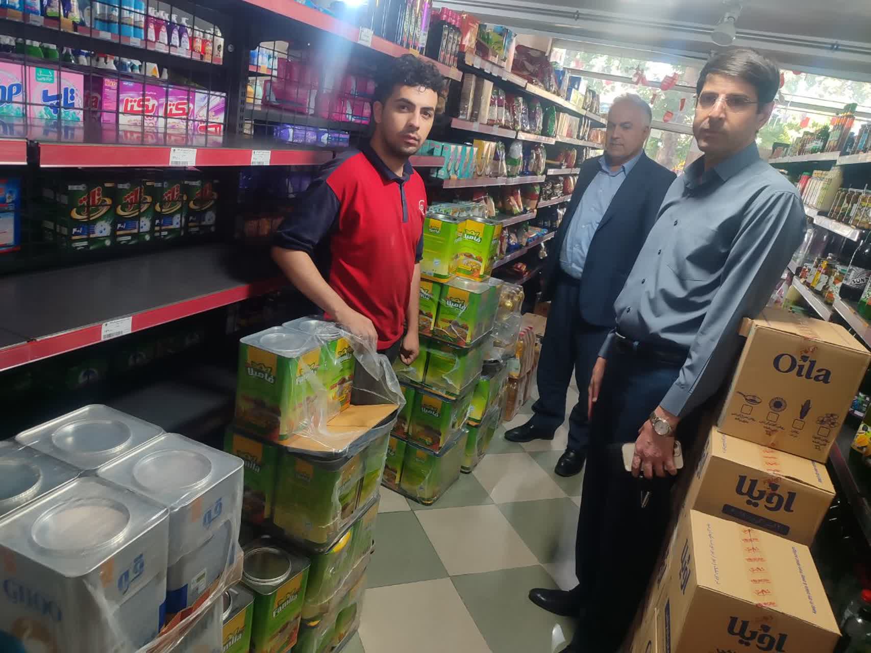 غلامحسین آزاد’ سرپرست فرمانداری ویژه شهرستان خوی در بازدید از انبار و فروشگاه های موادغذایی در سطح شهرستان گفت: