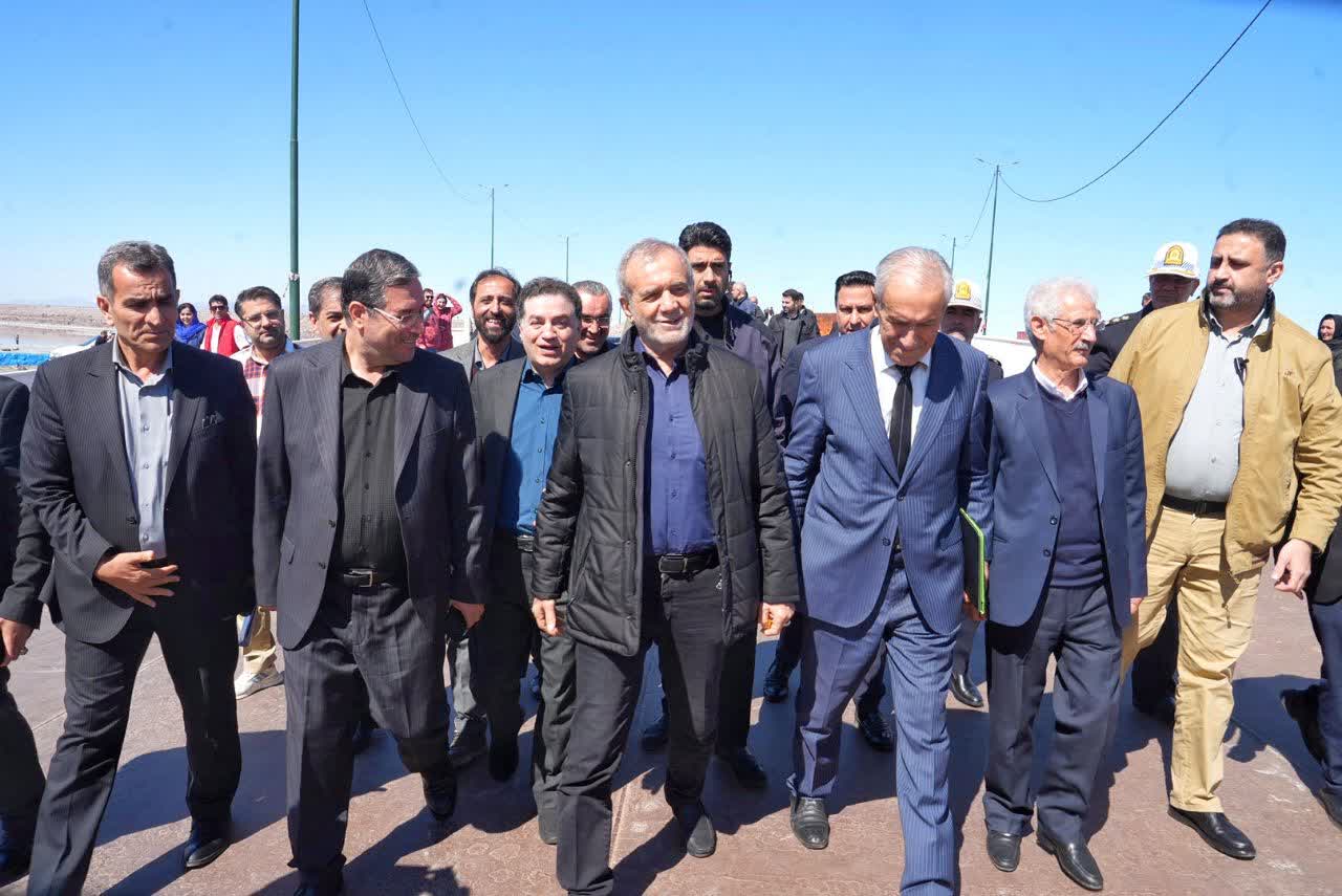 بازدید رییسجمهور پزشکیان از دریاچه ارومیه