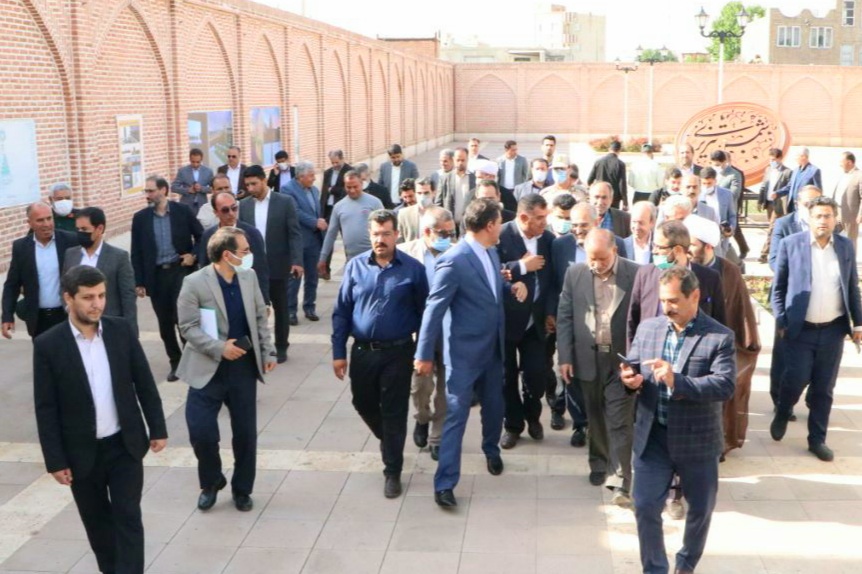 معاون پارلمانی رئیس جمهور از مقبره شمس تبریزی بازدید کرد.