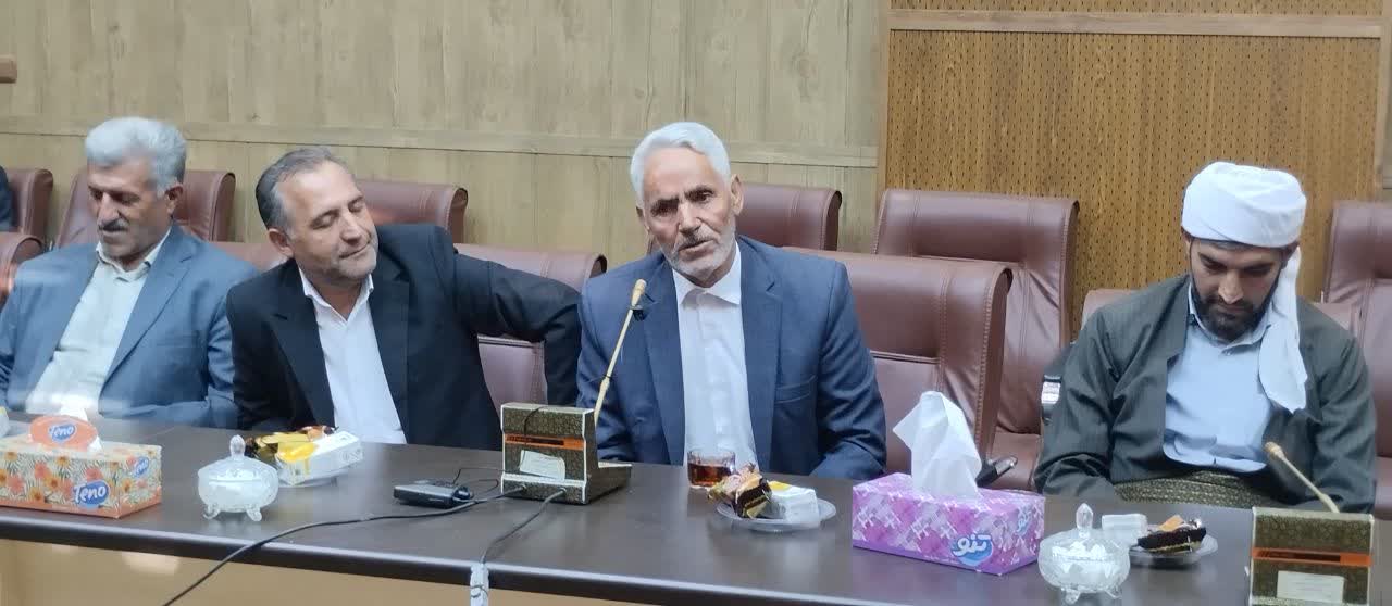 تجلیل فرماندار خوی از رزمنده دفاع مقدس احمد پندند در بخش قطور