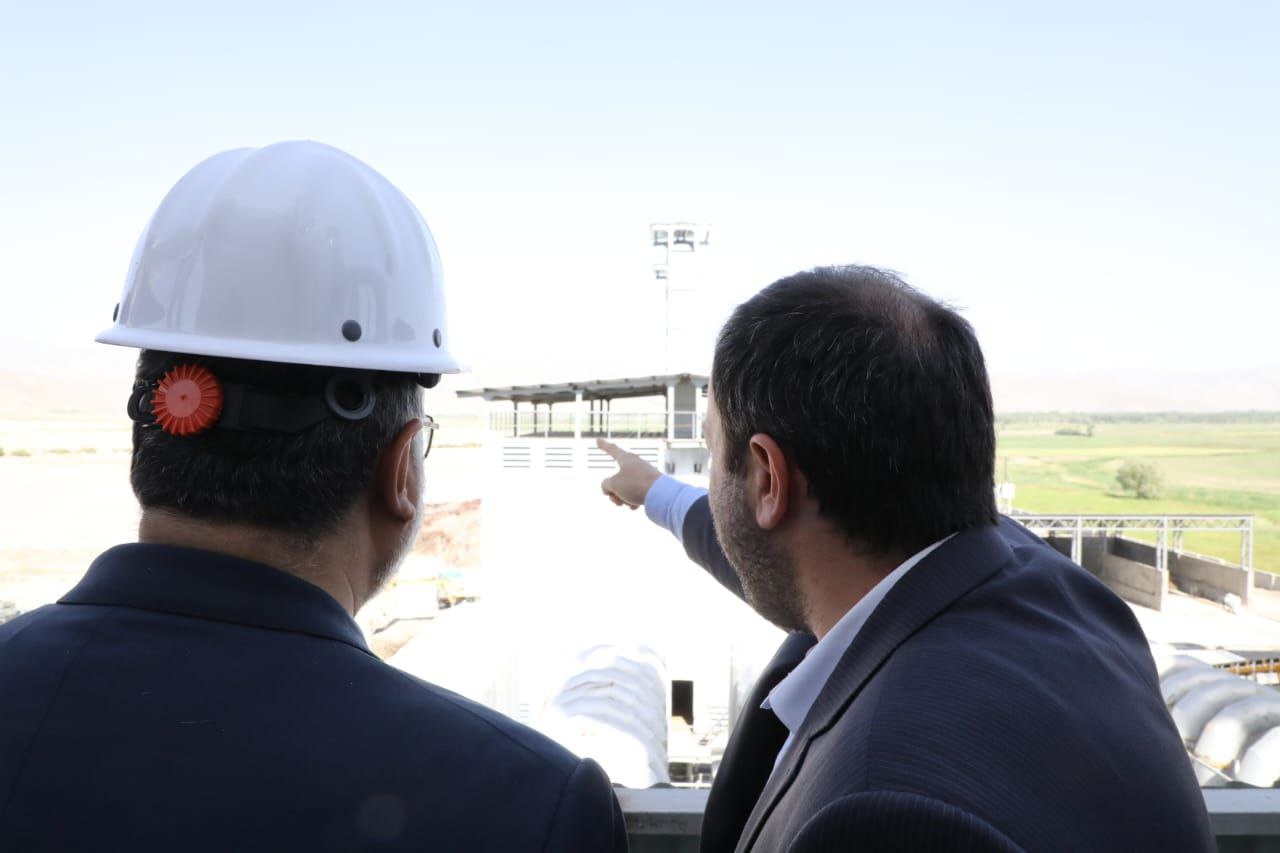بازدید استاندار آذربایجانغربی از روند احداث کارخانه تولید سیلیکون