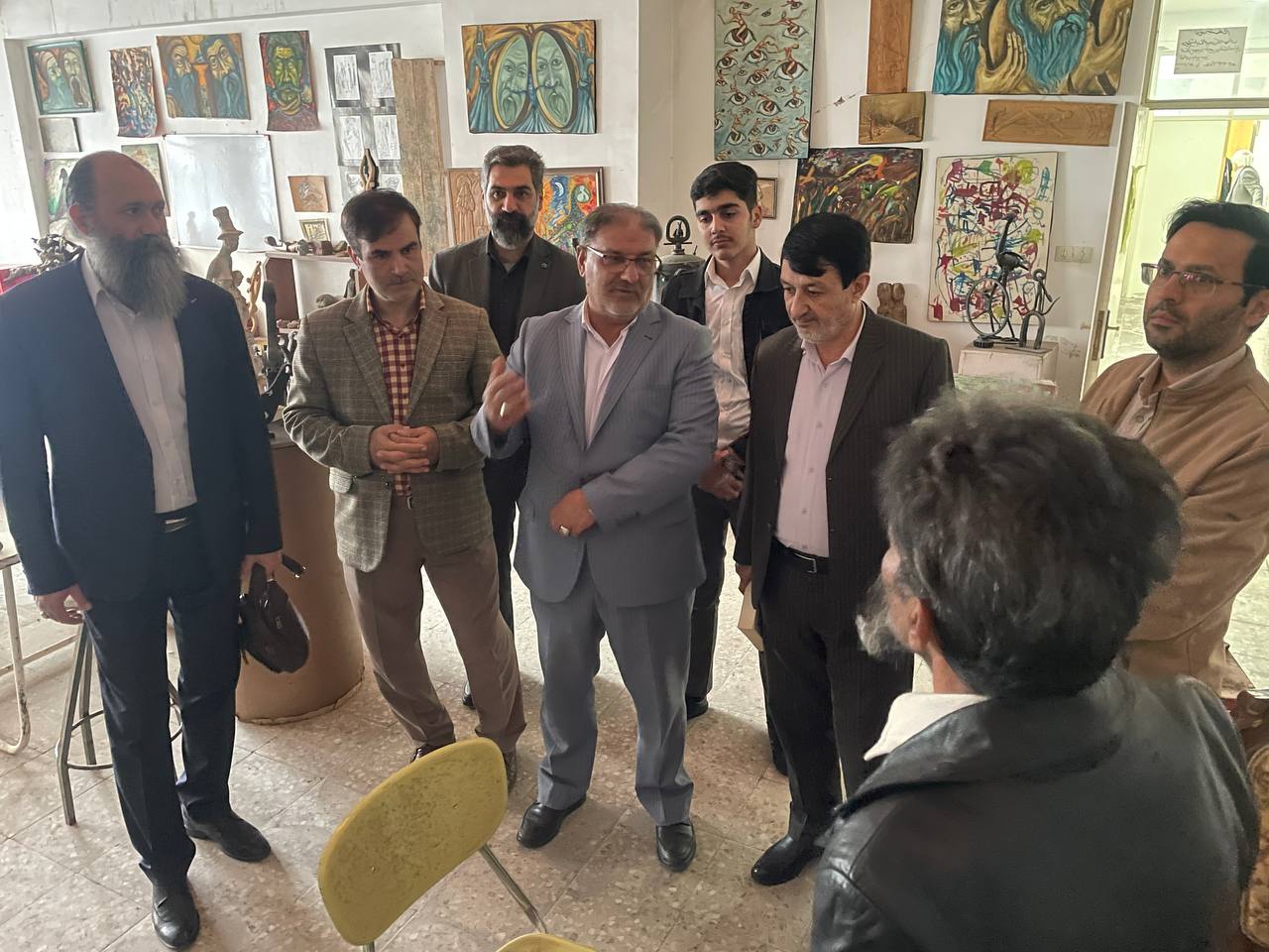 دیدار فرماندار با جمعی از هنرمندان خویی