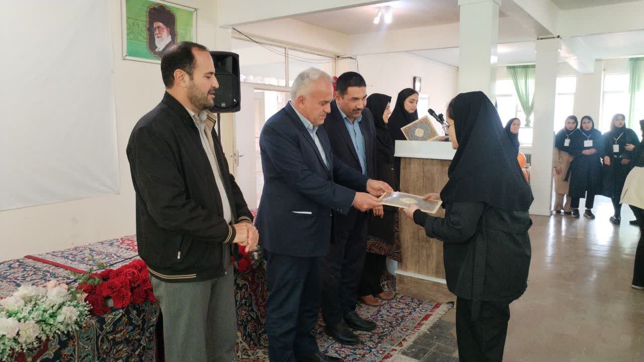 حضور و سخنرانی فرماندار خوی در دانشگاه مهارت آموزشکده دختران مهدیه به مناسبت روز دانشجو