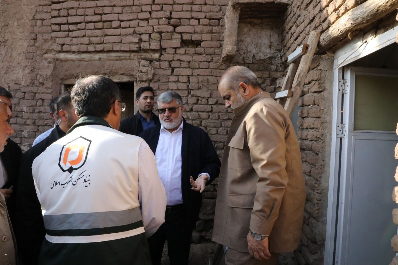 حضور وزیر کشور در مناطق زلزله زده شهرستان خوی