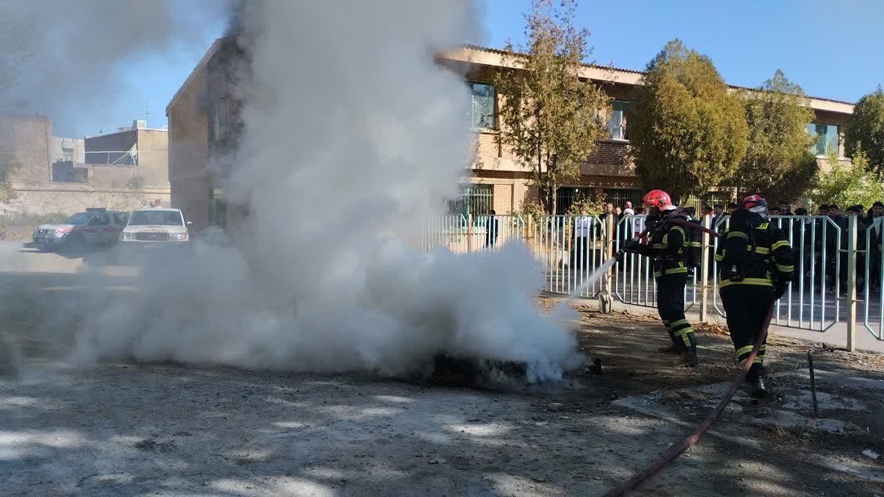 مانور پدافند غیرعامل در مدارس خوی برگزار شد