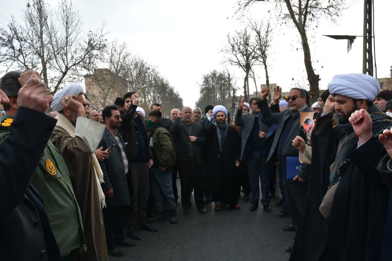 راهپیمایی مردم خوی در محکومیت نشریه فرانسوی