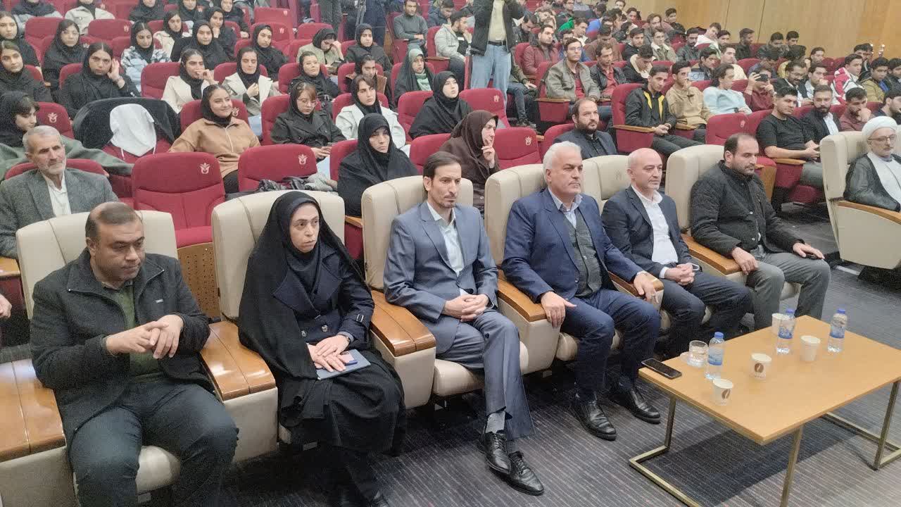 حضور فرماندار ویژه خوی در آیین گرامیداشت روز دانشجو در دانشکده فنی و مهندسی خوی